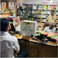 Ramdas Bangiwar discussing with Manish Balyan.